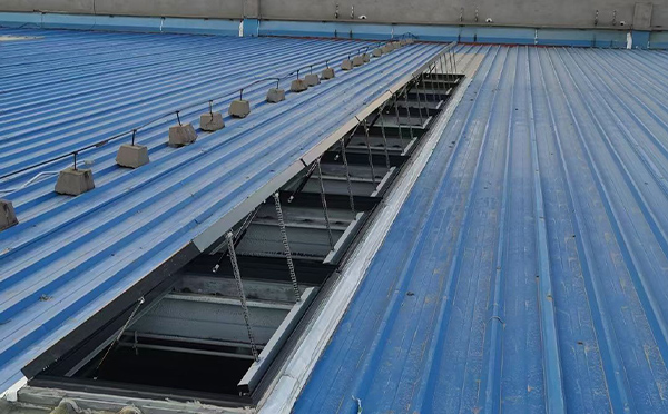 某城市大型商业综合体中庭永靖排烟窗工程